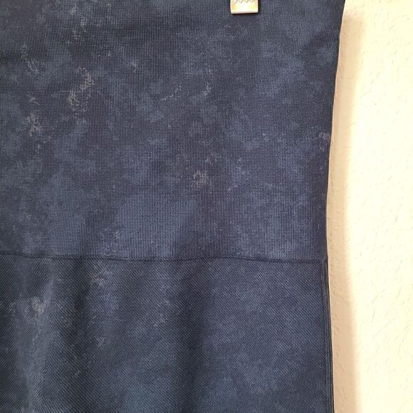 SPANX Women's Size XL Ankle Leggings Blue Abstract Pattern Stretch Side Stitch - Picture 3 of 10